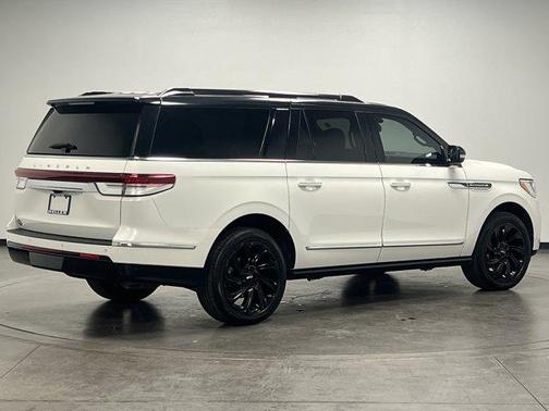 2022 Lincoln Navigator L Reserve