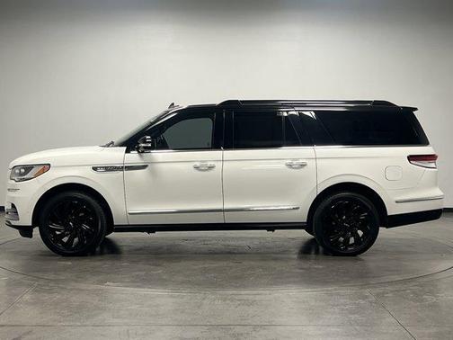 2022 Lincoln Navigator L Reserve