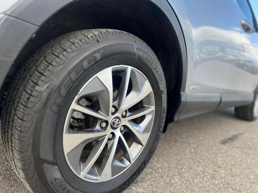 2017 Toyota RAV4 Hybrid XLE