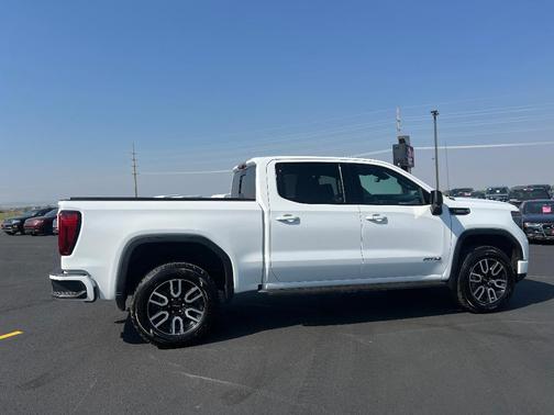 Summit White 2022 GMC Sierra 1500 AT4