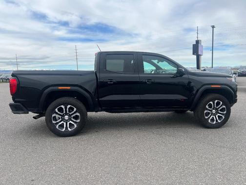 Onyx Black 2024 GMC Canyon AT4