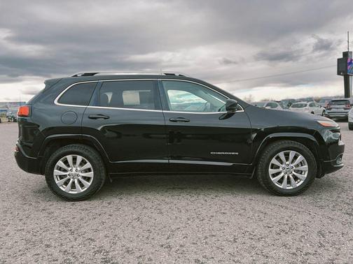 2017 Jeep Cherokee Overland