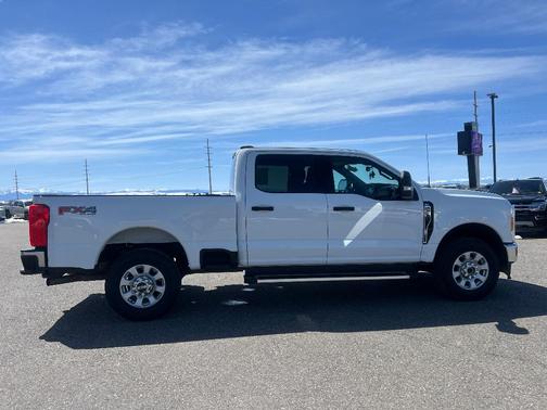 Oxford White 2023 Ford F-250 XLT