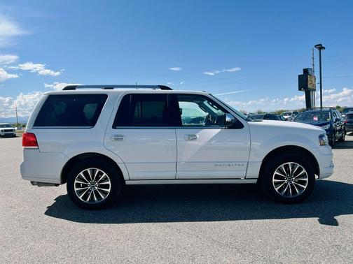 2016 Lincoln Navigator Select
