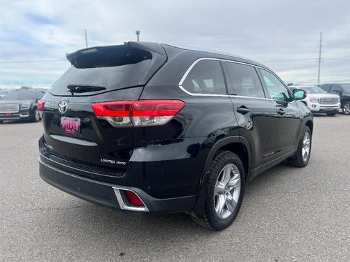 Midnight Black Metallic 2018 Toyota Highlander Limited