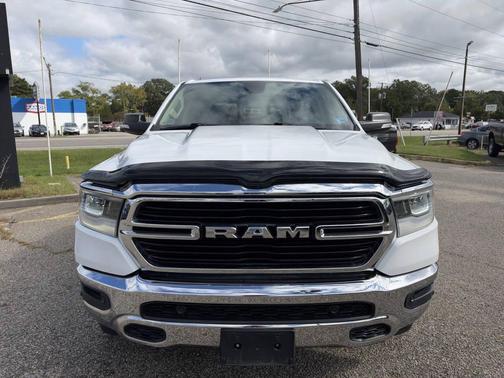 Bright White Clearcoat 2019 RAM 1500 Big Horn