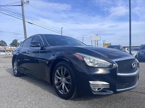 2017 INFINITI Q70 3.7