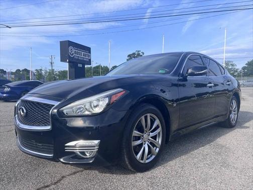 2017 INFINITI Q70 3.7