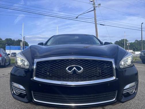 2017 INFINITI Q70 3.7