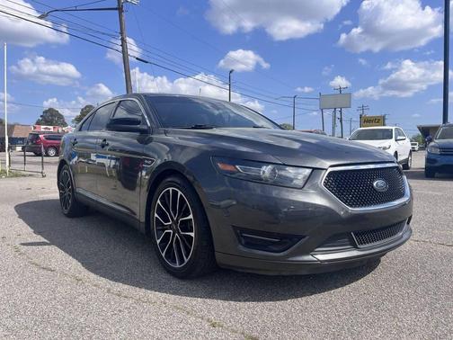 Magnetic Metallic 2018 Ford Taurus SHO