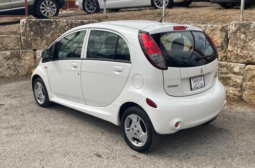 White 2012 Mitsubishi i-MiEV ES