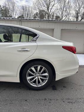 2015 INFINITI Q50 Base