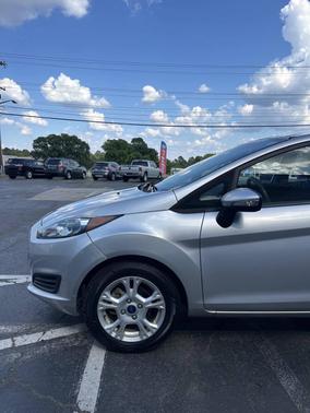 Ingot Silver Metallic 2016 Ford Fiesta SE