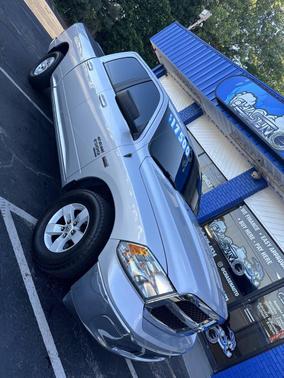 Bright Silver Metallic Clearcoat 2019 RAM 1500 SLT