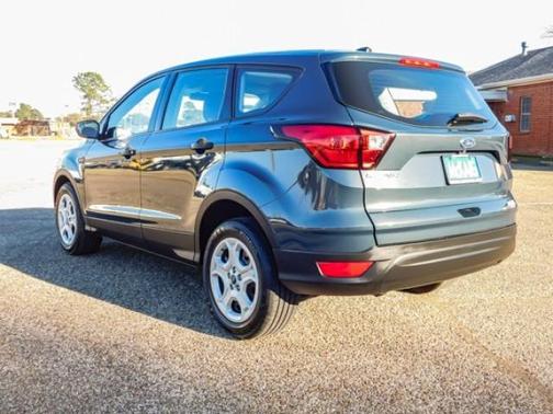 Photo 5 of 25 of 2019 Ford Escape S