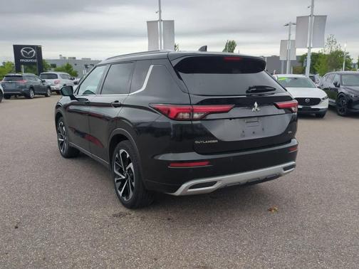 Black Diamond 2022 Mitsubishi Outlander SEL