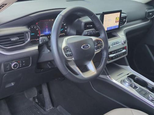 Star White 2023 Ford Explorer XLT