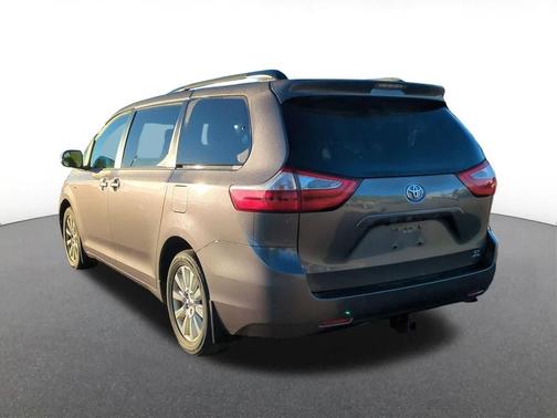 2017 Toyota Sienna LE
