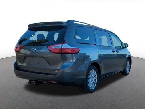 2017 Toyota Sienna LE