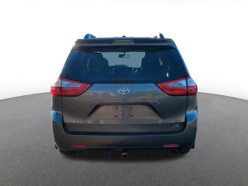 2017 Toyota Sienna LE