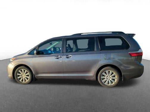 2017 Toyota Sienna LE