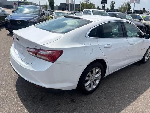Summit White 2019 Chevrolet Malibu LT