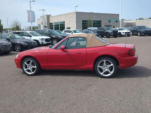 Red 2001 Mazda MX-5 Miata