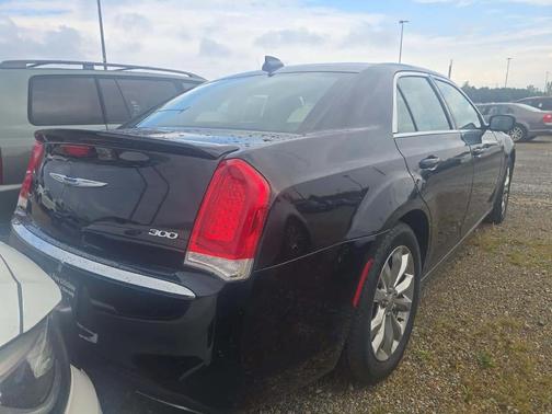 2017 Chrysler 300 Limited
