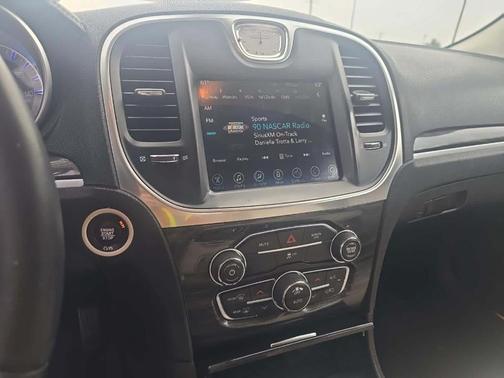 2017 Chrysler 300 Limited