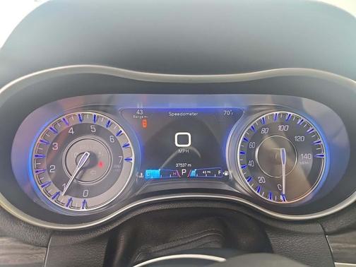 2017 Chrysler 300 Limited