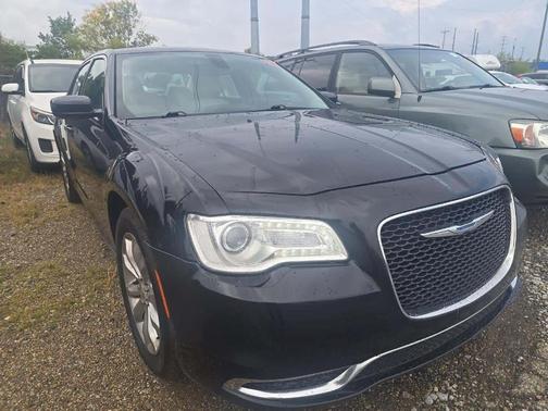 2017 Chrysler 300 Limited