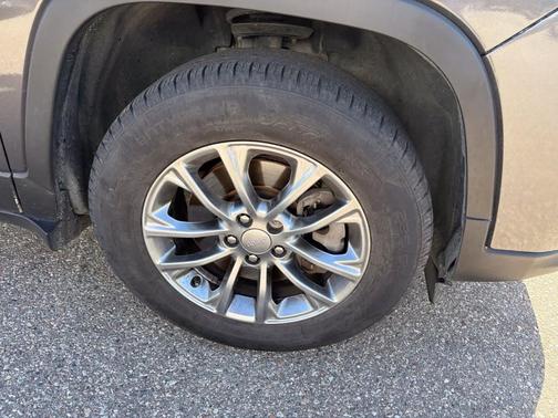 Granite Crystal Clearcoat Metallic 2020 Jeep Cherokee Latitude Plus
