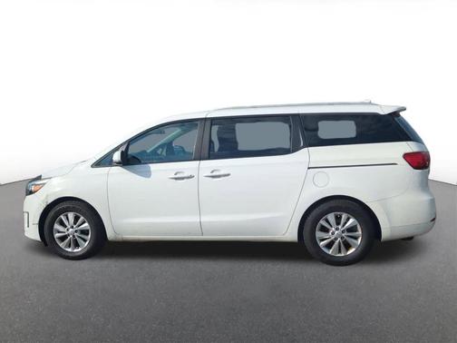 White 2015 Kia Sedona LX