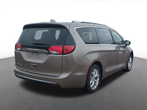 2018 Chrysler Pacifica Touring-L Plus