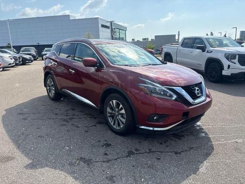 Red 2018 Nissan Murano SL