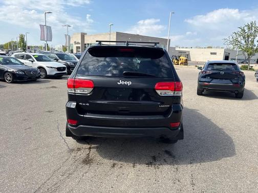 Brilliant Black Crystal Pearlcoat 2015 Jeep Grand Cherokee Laredo