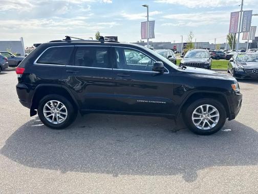 Brilliant Black Crystal Pearlcoat 2015 Jeep Grand Cherokee Laredo
