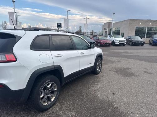 Bright White Clearcoat 2019 Jeep Cherokee Trailhawk