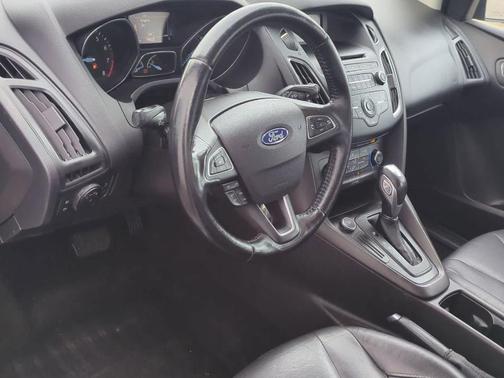 Ingot Silver 2016 Ford Focus SE