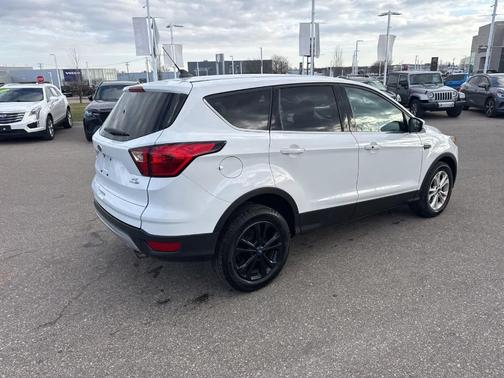 Oxford White 2019 Ford Escape SE