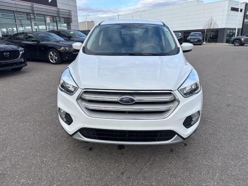 Oxford White 2019 Ford Escape SE