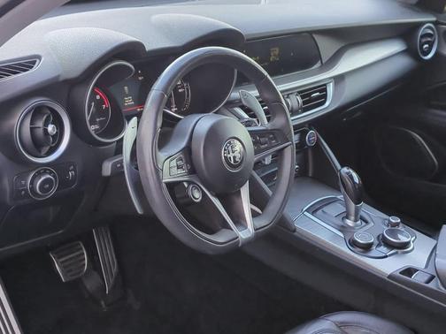 Rosso 2019 Alfa Romeo Stelvio Sport