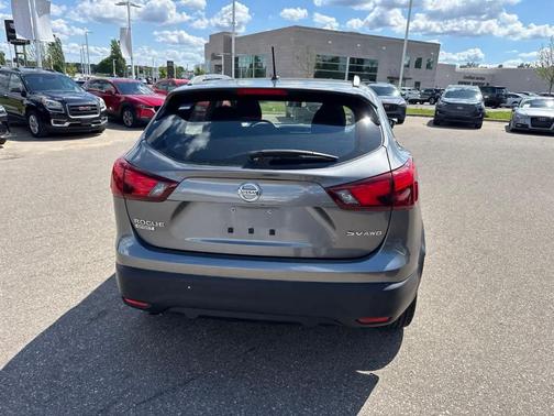 Gun Metallic 2018 Nissan Rogue Sport SV