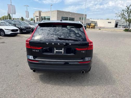Black 2019 Volvo XC60 T6 Momentum