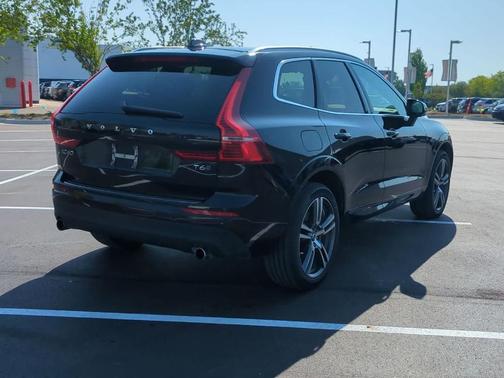 Black 2019 Volvo XC60 T6 Momentum