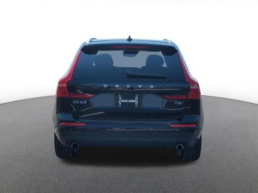 Black 2019 Volvo XC60 T6 Momentum