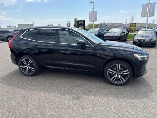 Black 2019 Volvo XC60 T6 Momentum