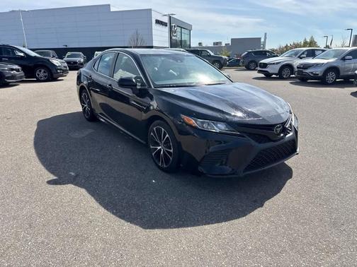 Midnight Black Metallic 2019 Toyota Camry SE