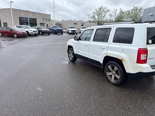 Bright White Clearcoat 2016 Jeep Patriot Latitude