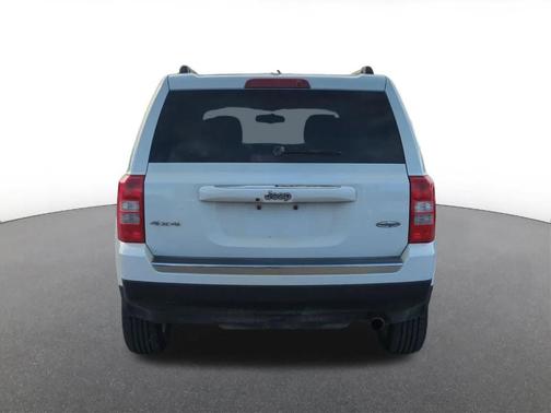 Bright White Clearcoat 2016 Jeep Patriot Latitude